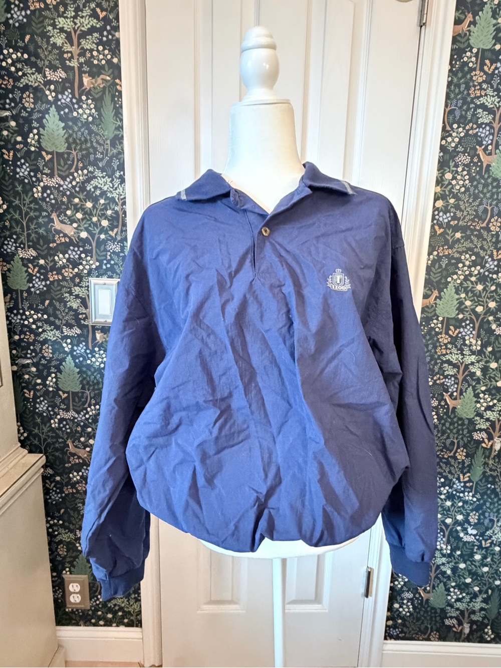 Vintage 1990s Izod Navy Shirt nylon pullover with Crest Embroidery